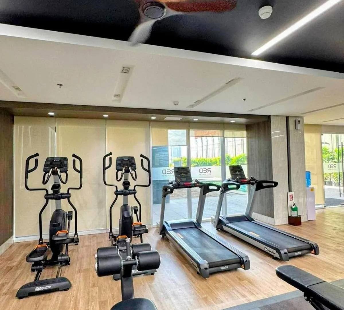 מנילה Modern Makati Condo With Parking & Cityscape Views 0*,