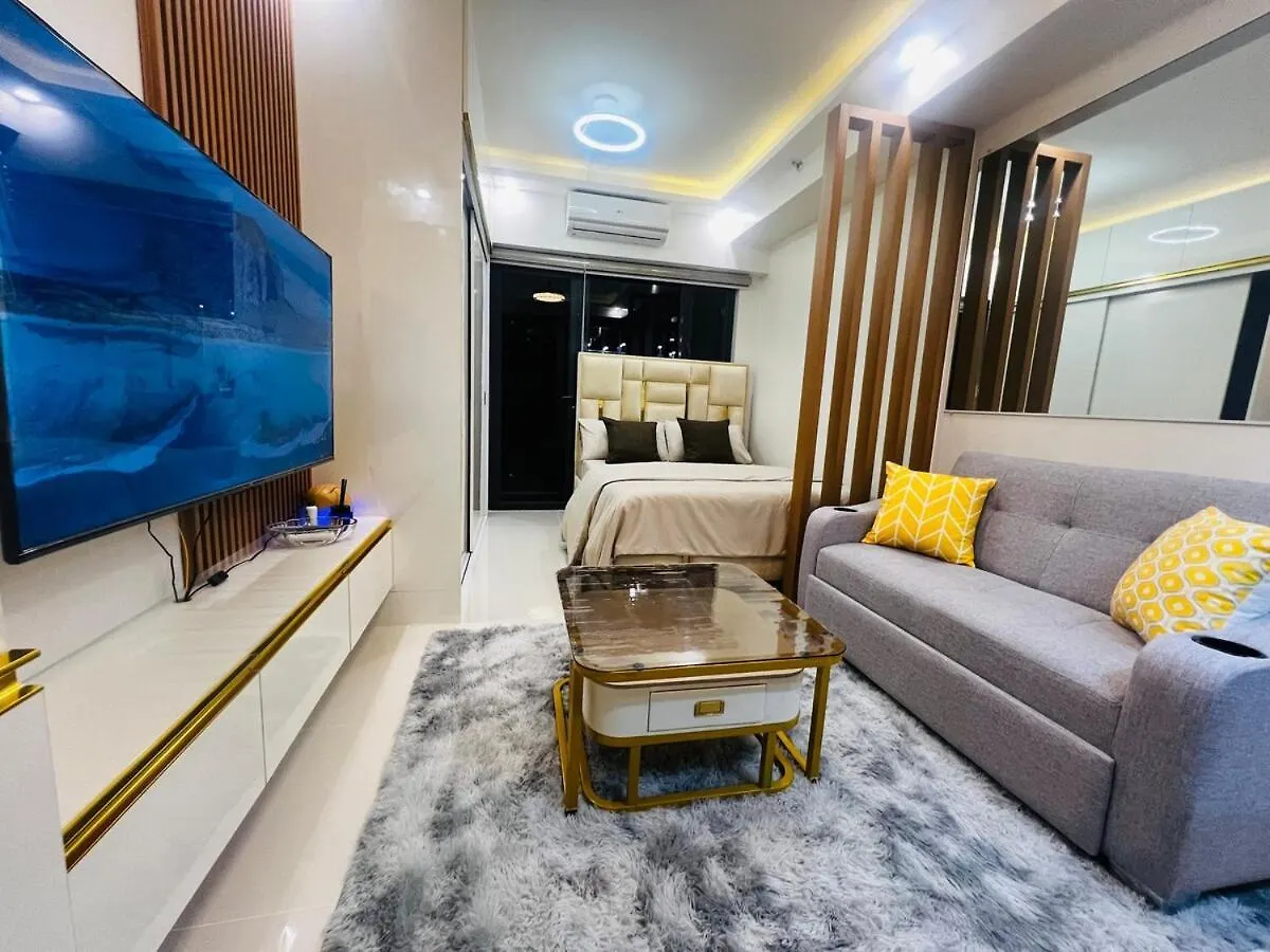 מנילה Modern Makati Condo With Parking & Cityscape Views הפיליפינים