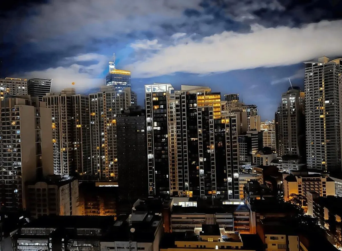 מנילה Modern Makati Condo With Parking & Cityscape Views