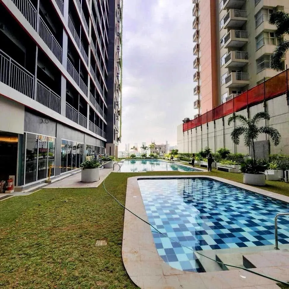 מנילה Modern Makati Condo With Parking & Cityscape Views
