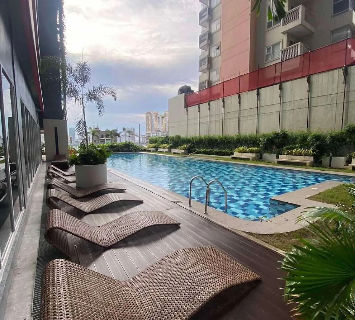 Apartment Modern Makati Condo With Parking & Cityscape Views Manila