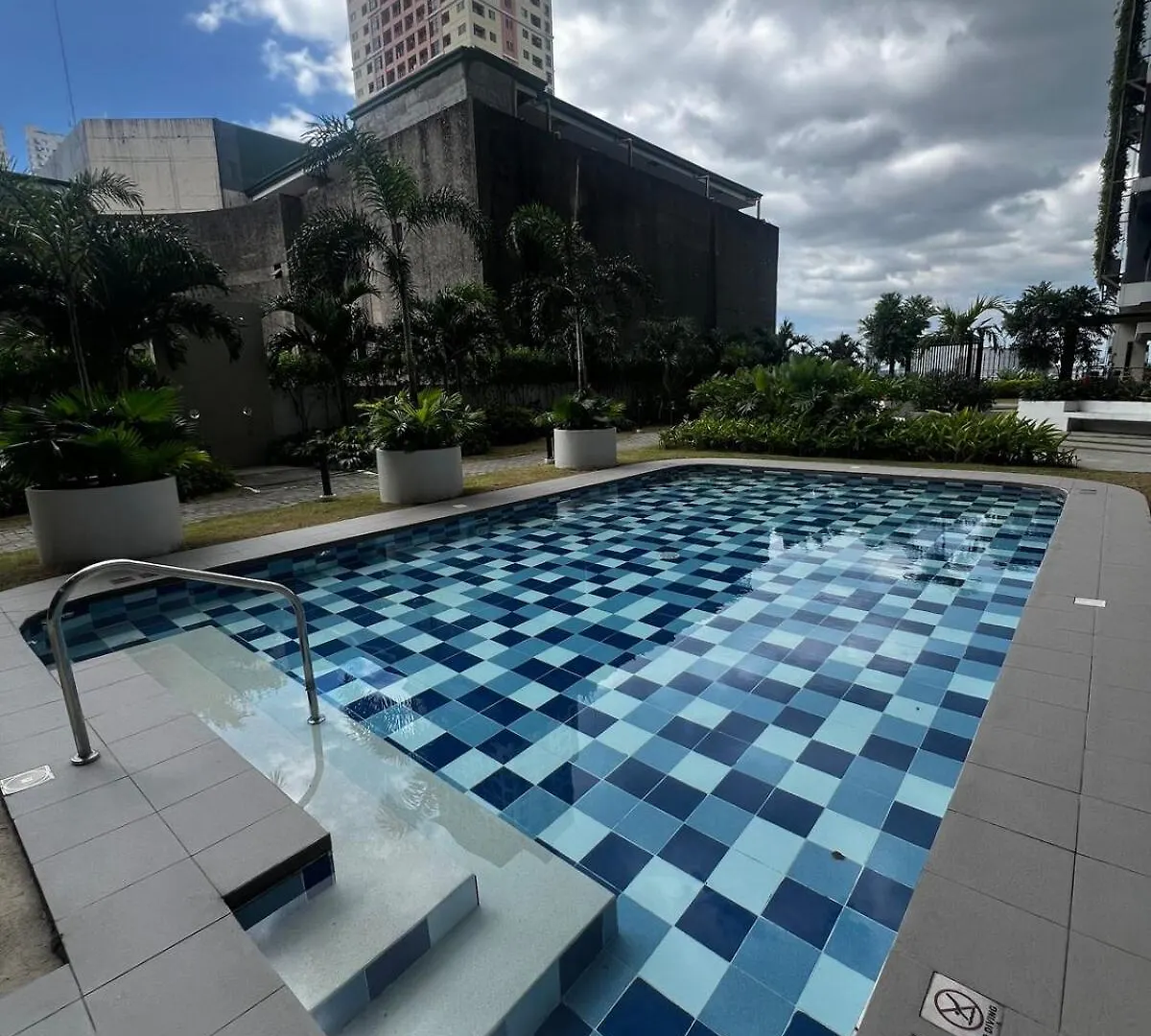 Modern Makati Condo With Parking & Cityscape Views Manila Apartment