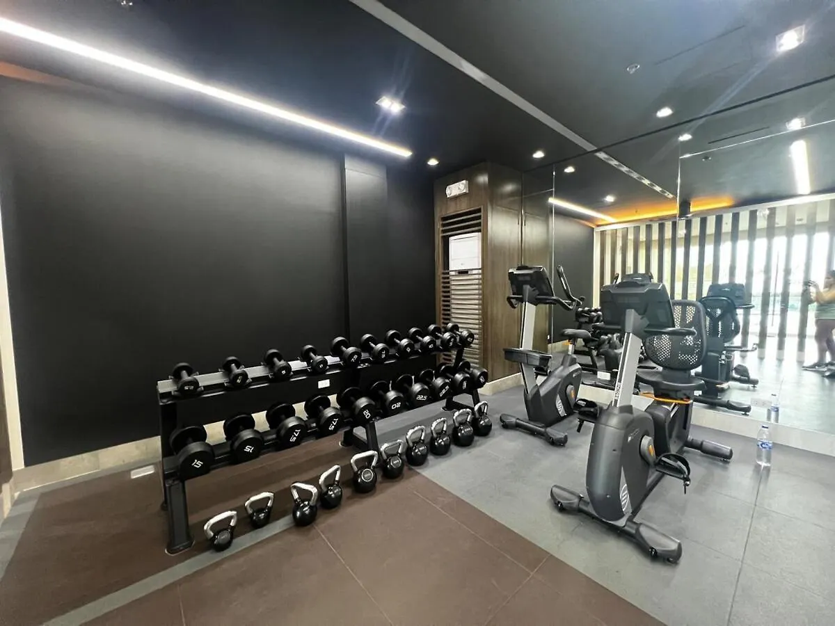 Apartment Modern Makati Condo With Parking & Cityscape Views Manila