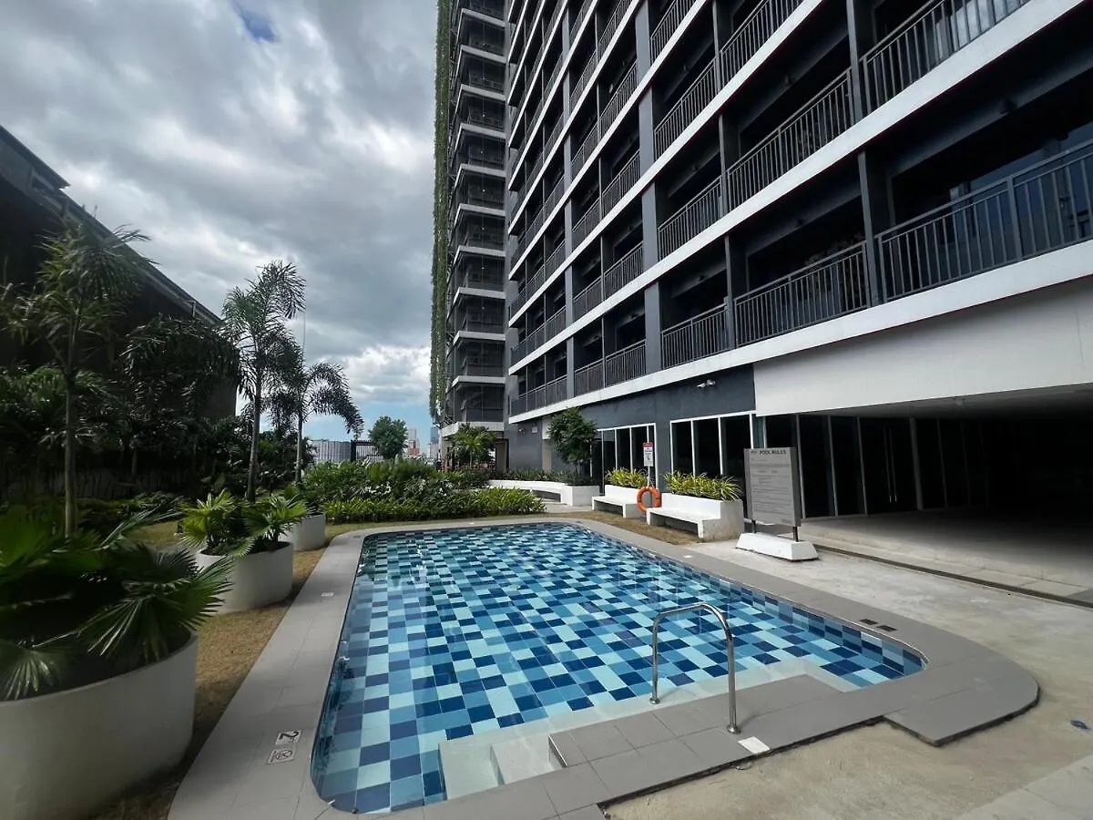 Apartment Modern Makati Condo With Parking & Cityscape Views Manila