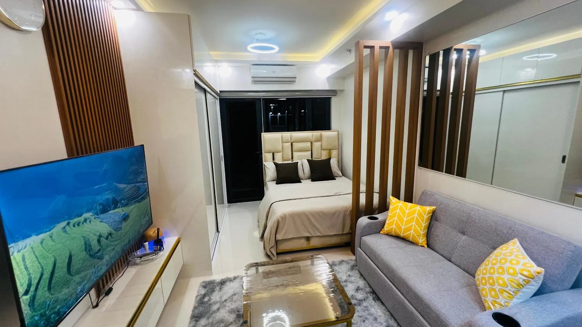 Apartment Modern Makati Condo With Parking & Cityscape Views Manila